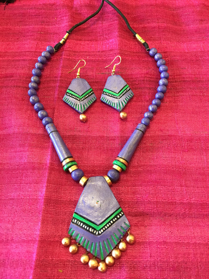Handmade Terra Cotta Fashionable Necklace Set - Purple