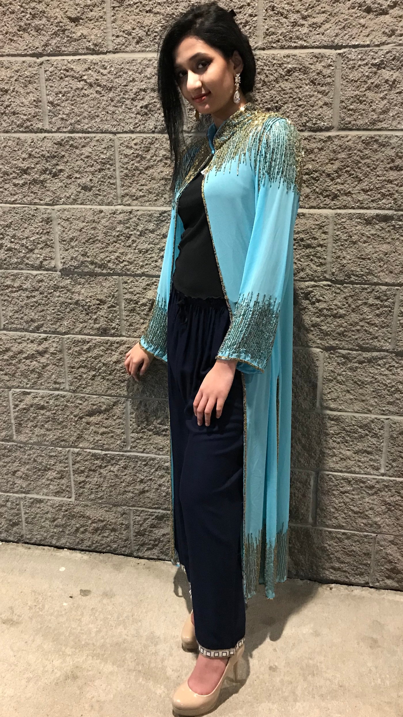 One long cape shrug – Two different looks – Fashion and Life