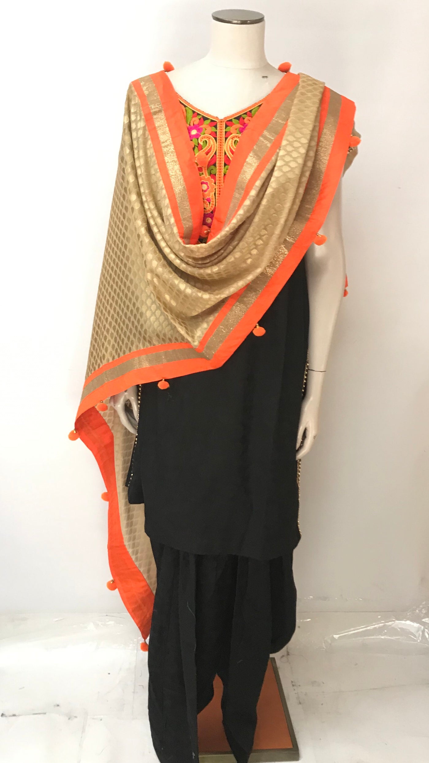 Amazon.com: Indian Traditional Bandhani or Phulkari Mirror Work Salwar Suit  for Women : Clothing, Shoes & Jewelry