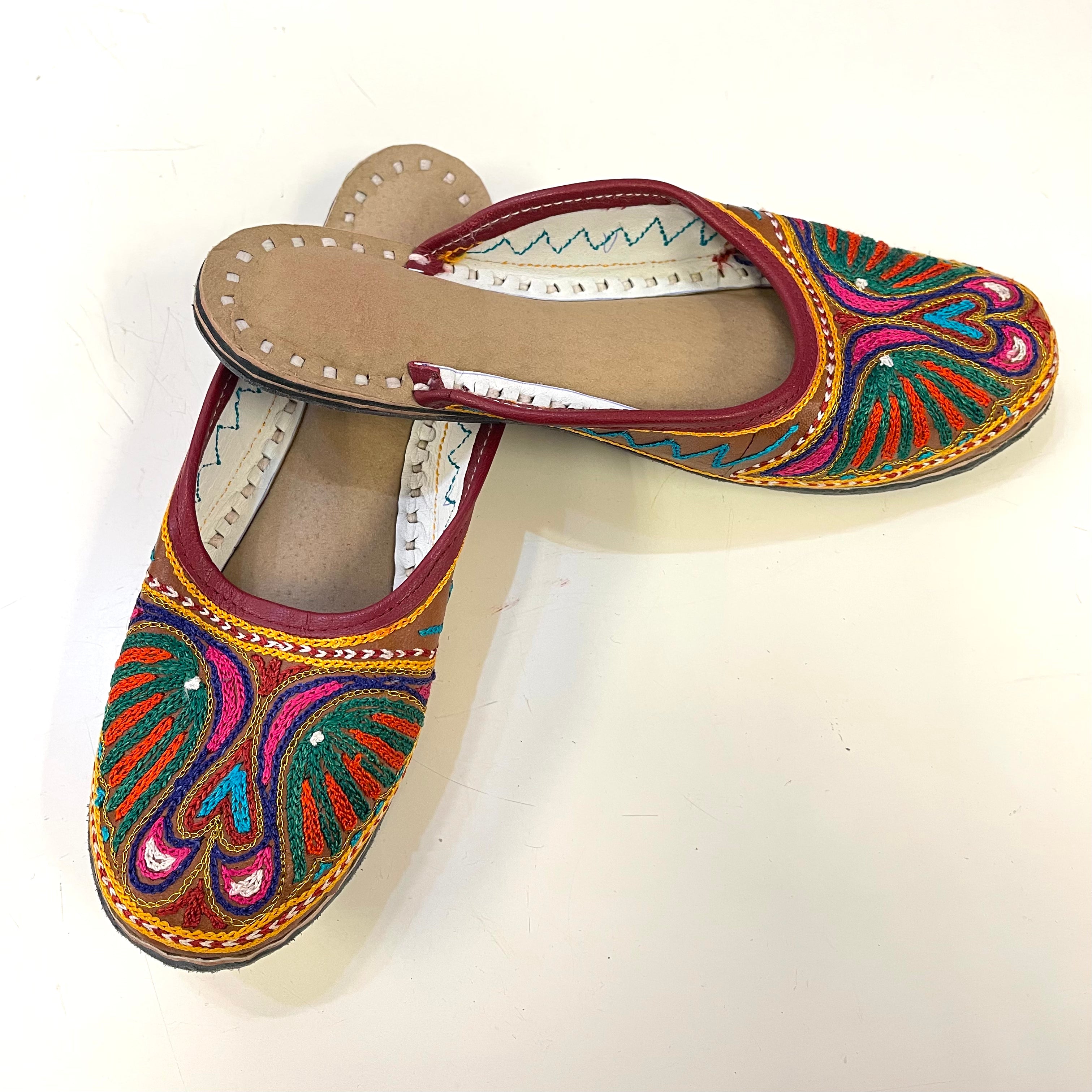 Indian Ethnic Shoes, Women Mojaris, Back open Flat shoes